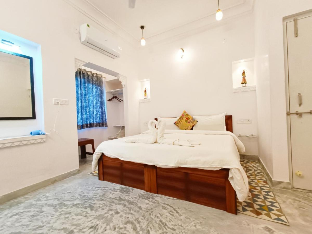 Prakash Ji'S Haveli -Luxurious Lakeside Retreat- Hotel Udaipur Bagian luar foto