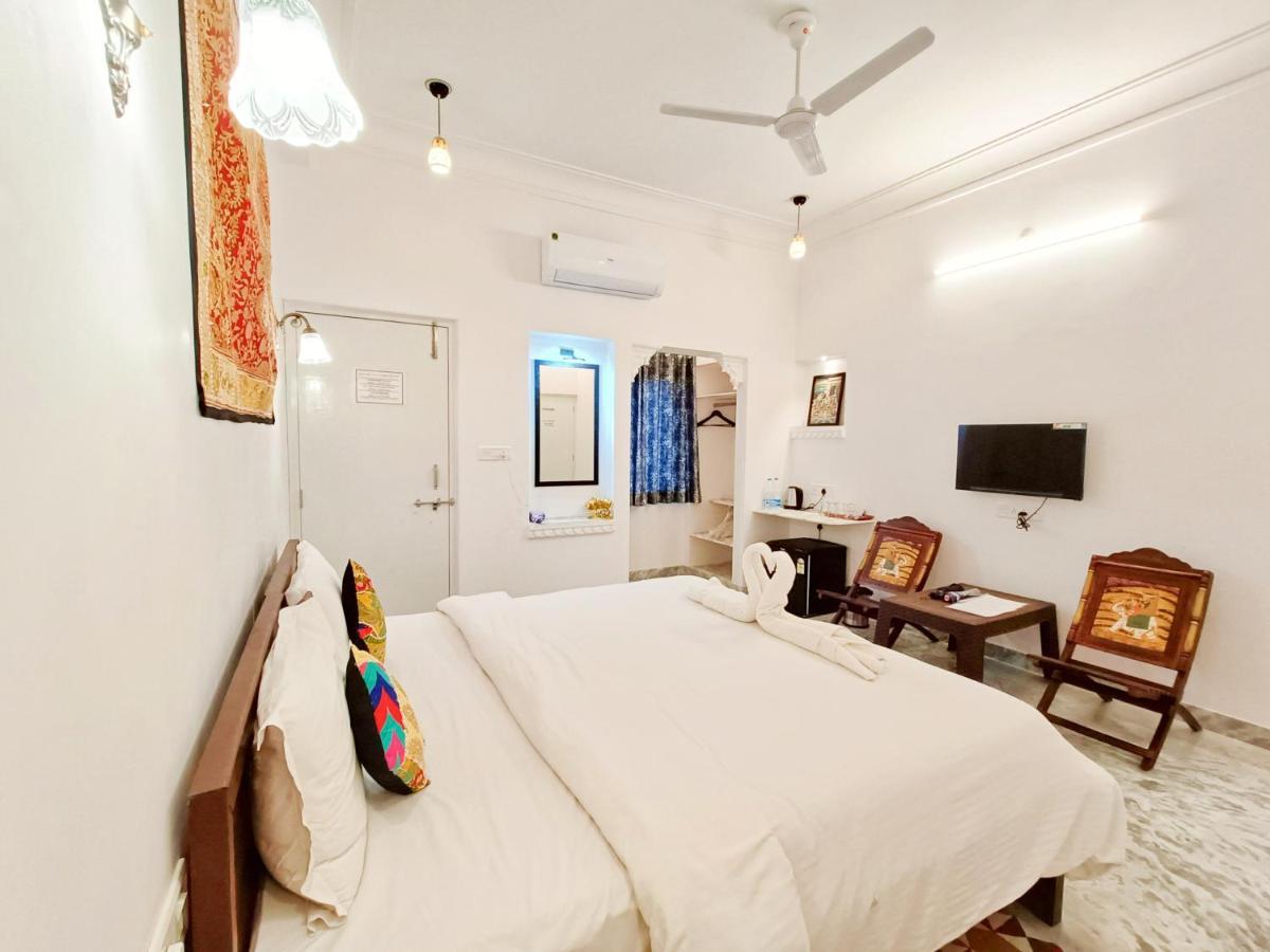 Prakash Ji'S Haveli -Luxurious Lakeside Retreat- Hotel Udaipur Bagian luar foto