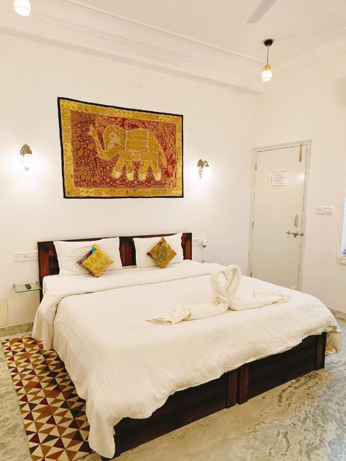 Prakash Ji'S Haveli -Luxurious Lakeside Retreat- Hotel Udaipur Bagian luar foto