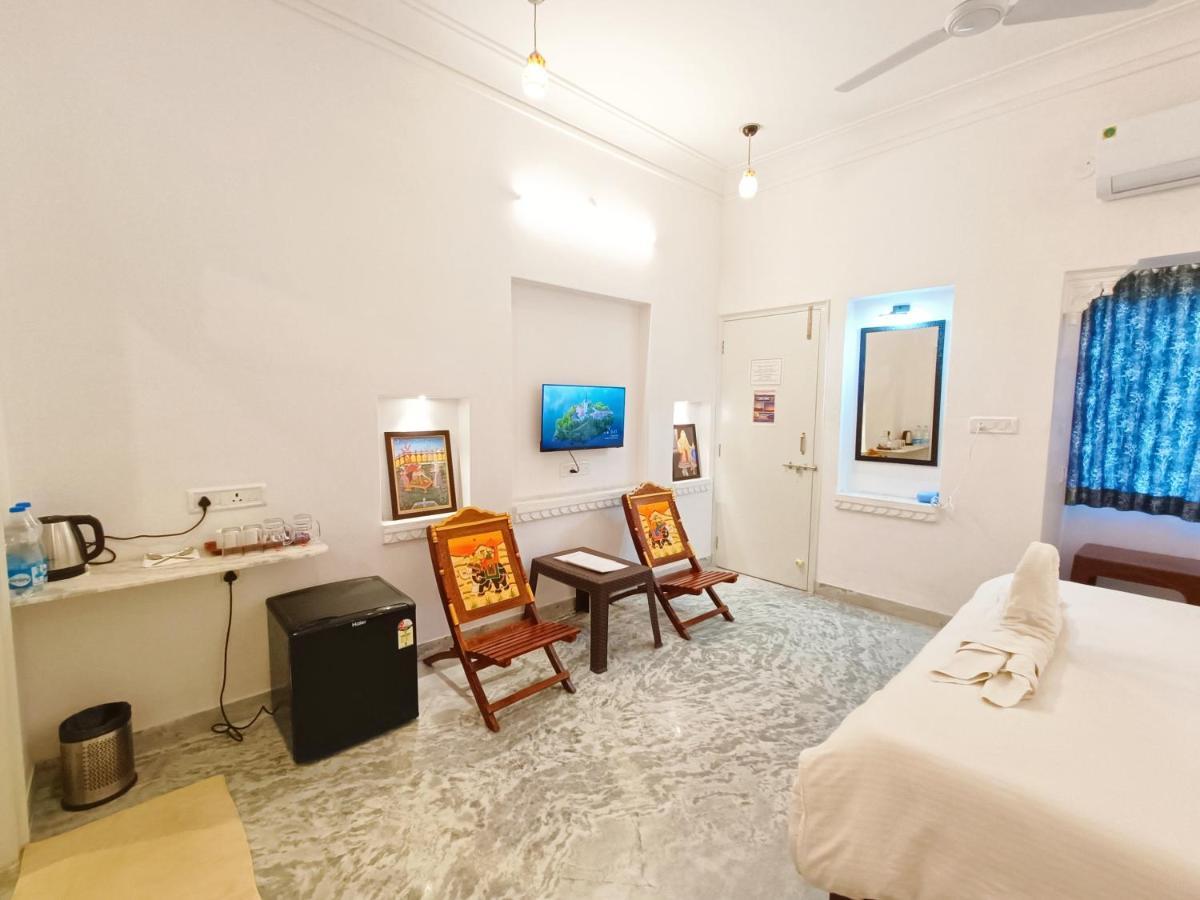Prakash Ji'S Haveli -Luxurious Lakeside Retreat- Hotel Udaipur Bagian luar foto