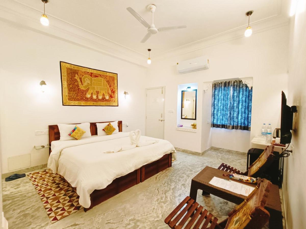 Prakash Ji'S Haveli -Luxurious Lakeside Retreat- Hotel Udaipur Bagian luar foto