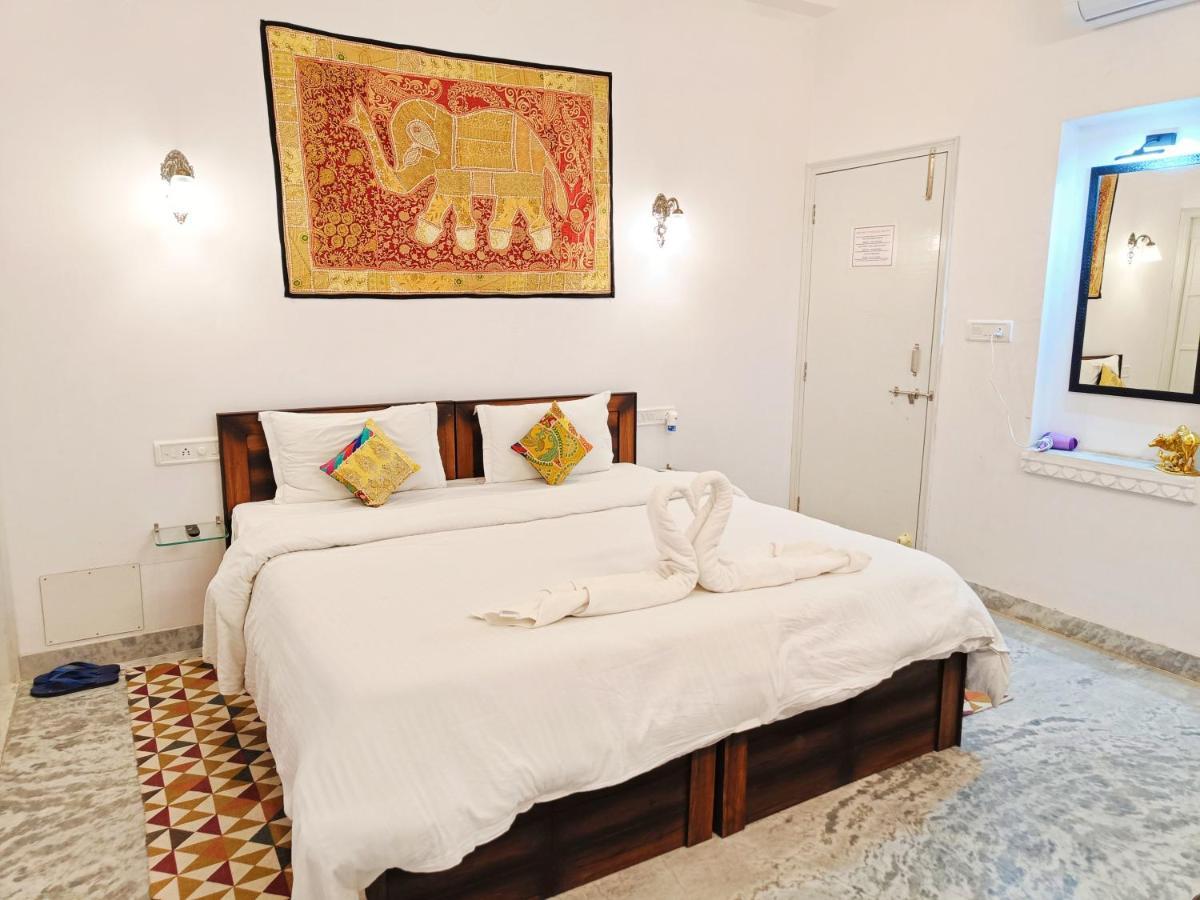 Prakash Ji'S Haveli -Luxurious Lakeside Retreat- Hotel Udaipur Bagian luar foto